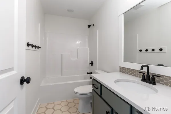 $669,900 | 5940 Valley Point Drive Southeast, Caledonia, MI 49316