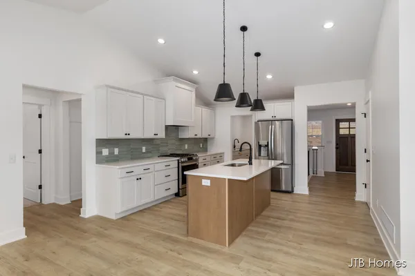 $669,900 | 5940 Valley Point Drive Southeast, Caledonia, MI 49316