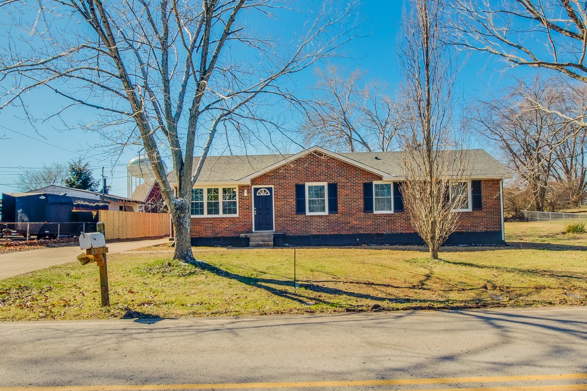 816 Garrettsburg Road Clarksville, TN 37042 - Photo 1 of 34 a front view of a house with garden