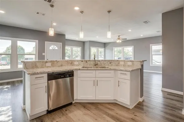 $2,150 | 1117 East Cantey Street, Fort Worth, TX 76104