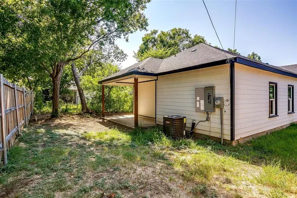 $2,150 | 1117 East Cantey Street, Fort Worth, TX 76104