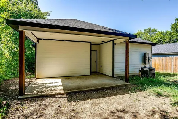 $2,150 | 1117 East Cantey Street, Fort Worth, TX 76104