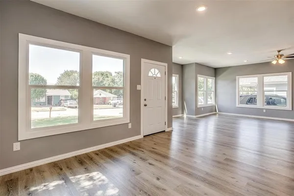 $2,150 | 1117 East Cantey Street, Fort Worth, TX 76104