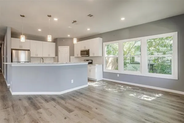$2,150 | 1117 East Cantey Street, Fort Worth, TX 76104