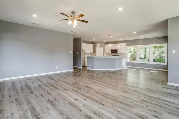 $2,150 | 1117 East Cantey Street, Fort Worth, TX 76104