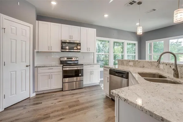 $2,150 | 1117 East Cantey Street, Fort Worth, TX 76104
