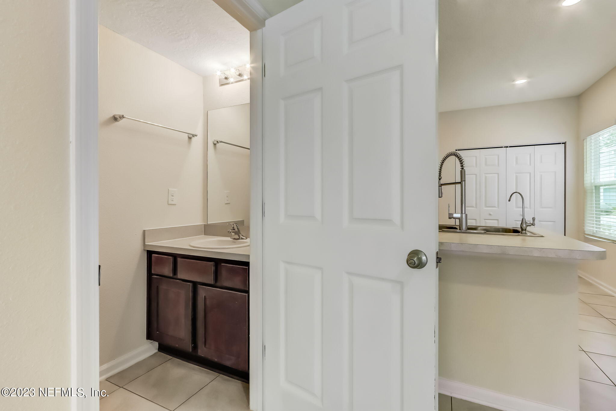 832 Observatory Parkway Jacksonville, FL 32218 - Photo 13 of 27 a bathroom with a sink and mirror