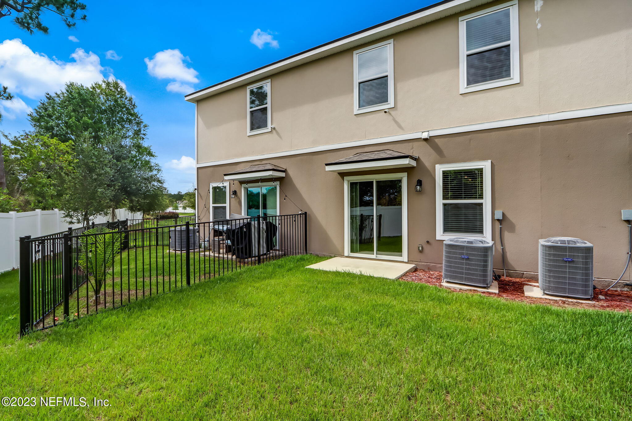 832 Observatory Parkway Jacksonville, FL 32218 - Photo 26 of 27 a front view of a house with a garden and yard