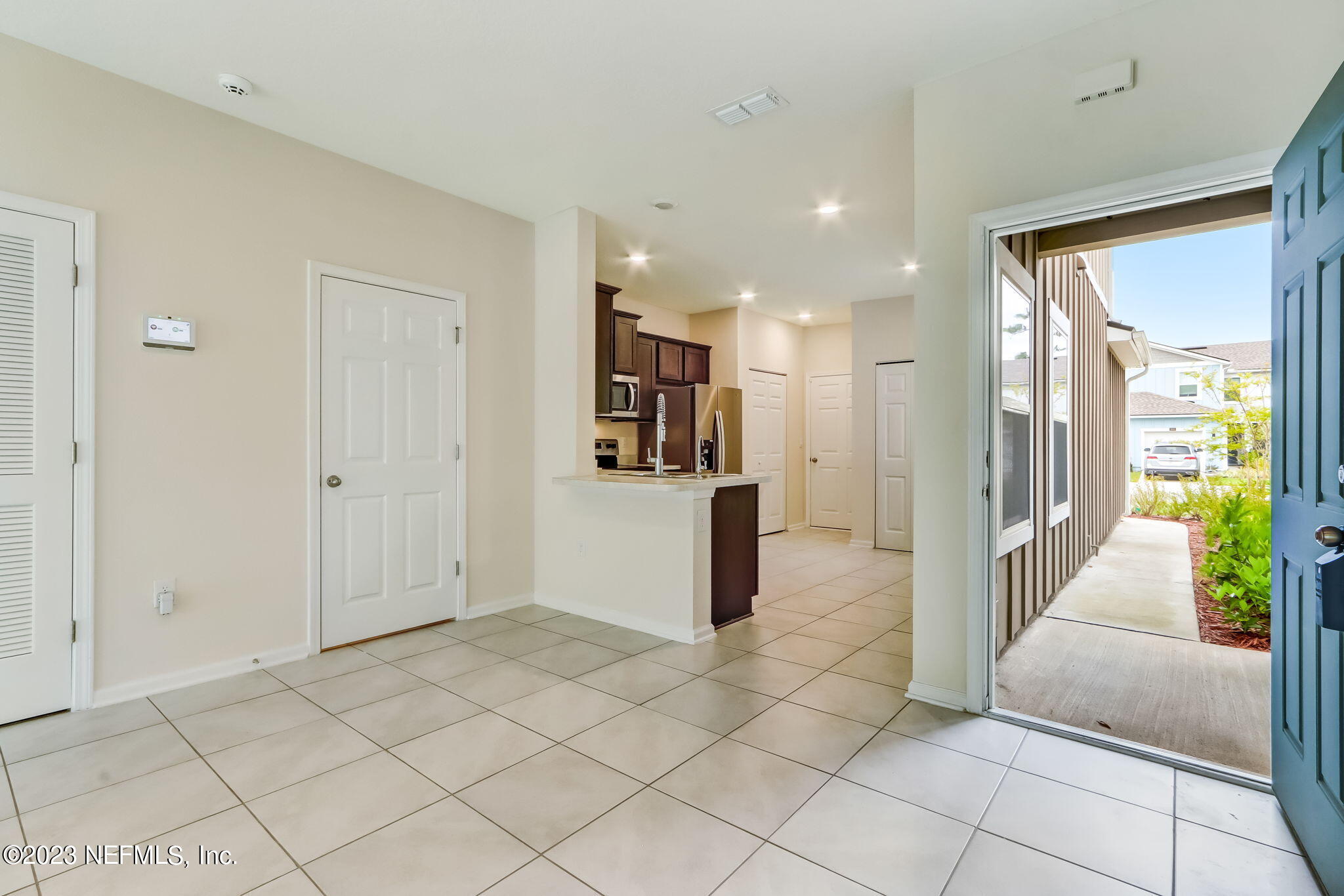 832 Observatory Parkway Jacksonville, FL 32218 - Photo 3 of 27 a view of a hallway with kitchen space and glass door