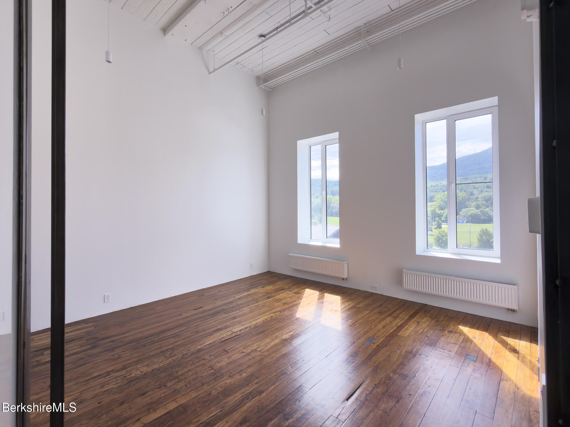 520 State Road, Unit 403 North Adams, MA 01247 - Photo 14 of 38 Primary Bedroom