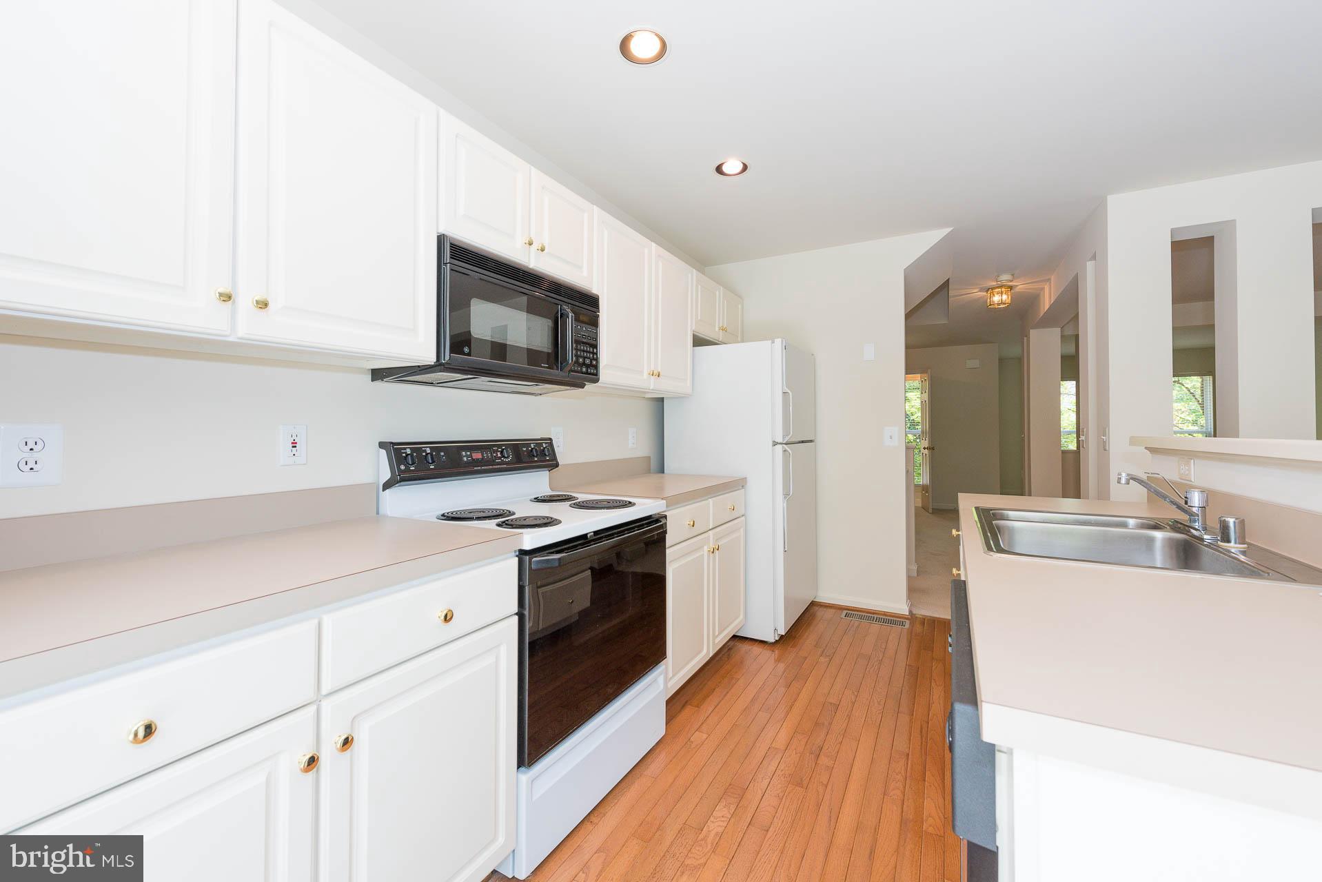 12066 Edgemere Circle Reston, VA 20190 - Photo 15 of 46