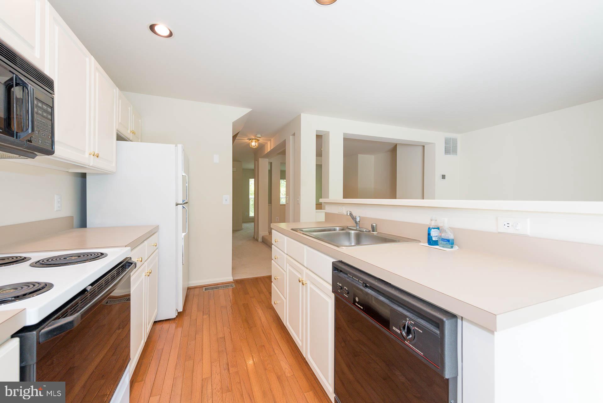 12066 Edgemere Circle Reston, VA 20190 - Photo 16 of 46