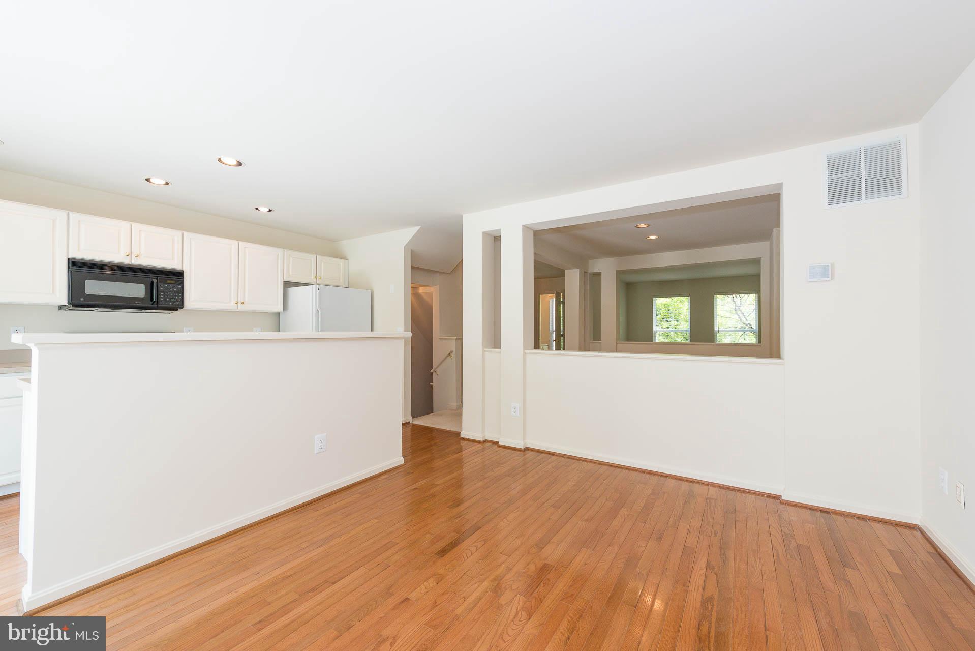 12066 Edgemere Circle Reston, VA 20190 - Photo 18 of 46