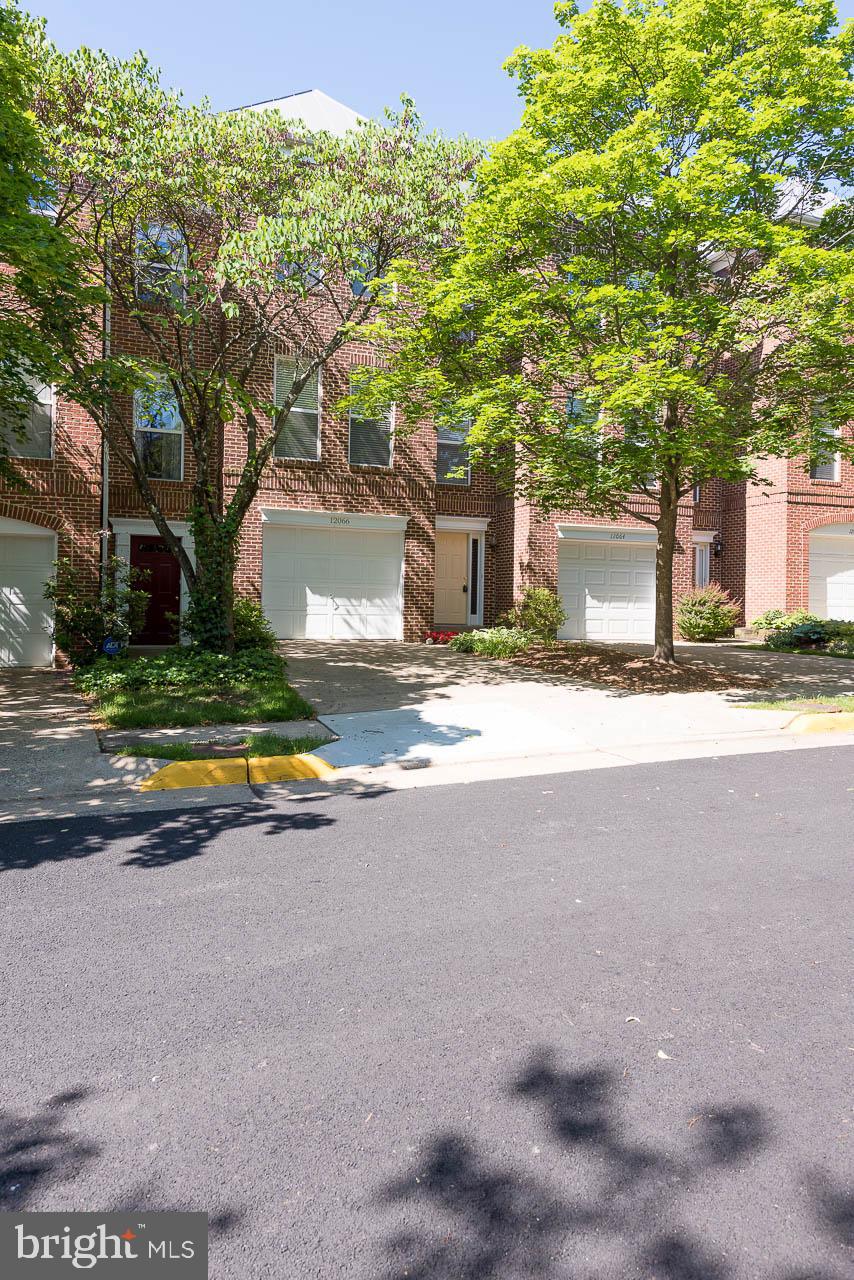 12066 Edgemere Circle Reston, VA 20190 - Photo 3 of 46