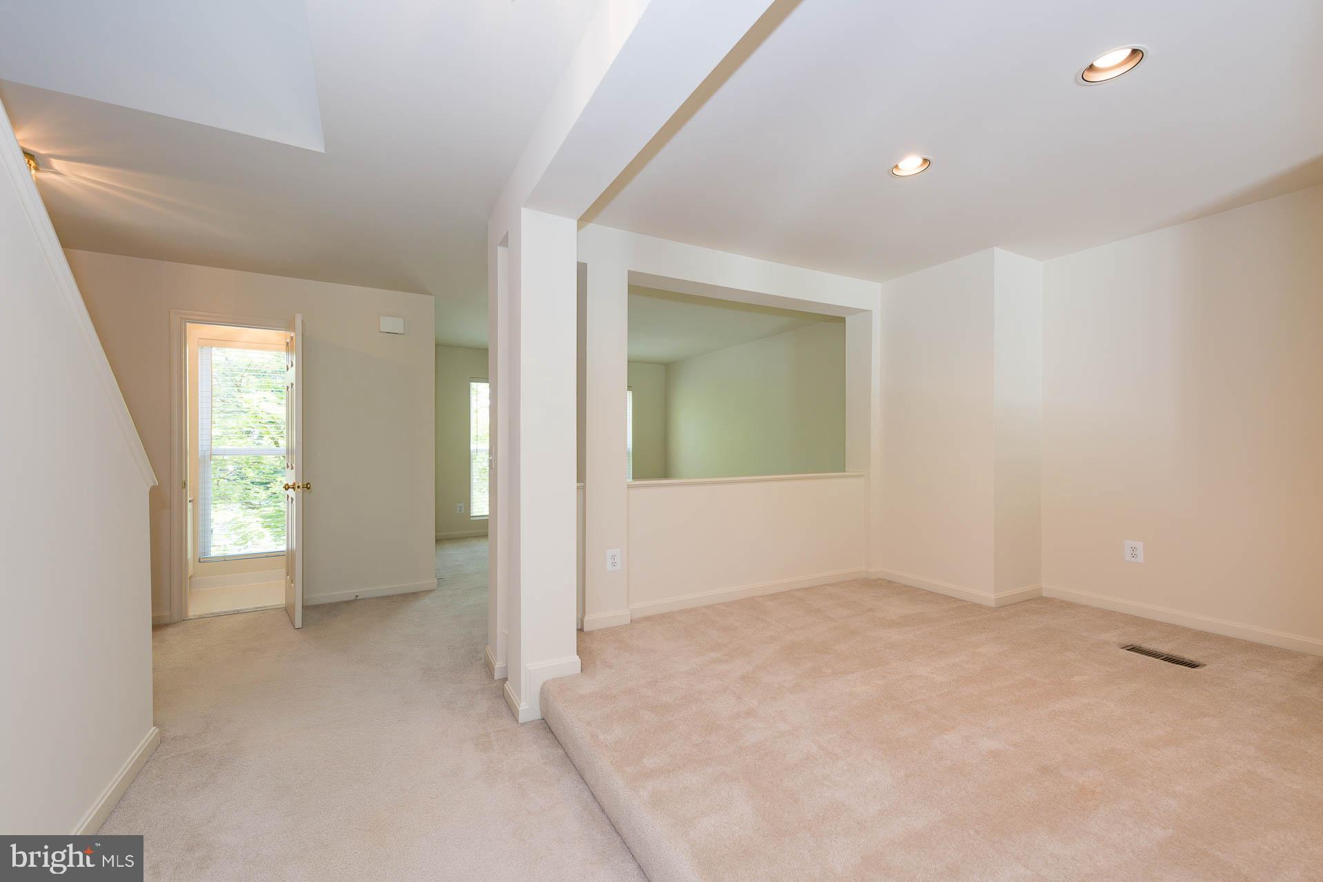 12066 Edgemere Circle Reston, VA 20190 - Photo 21 of 46