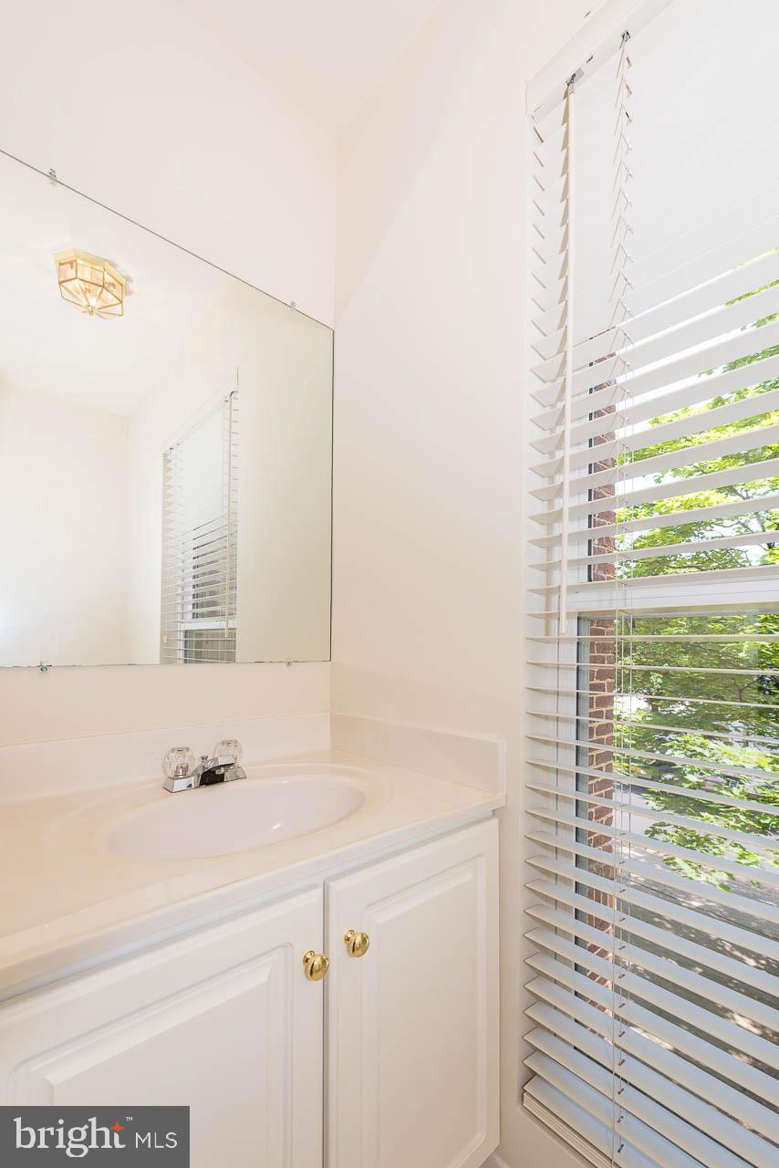 12066 Edgemere Circle Reston, VA 20190 - Photo 27 of 46