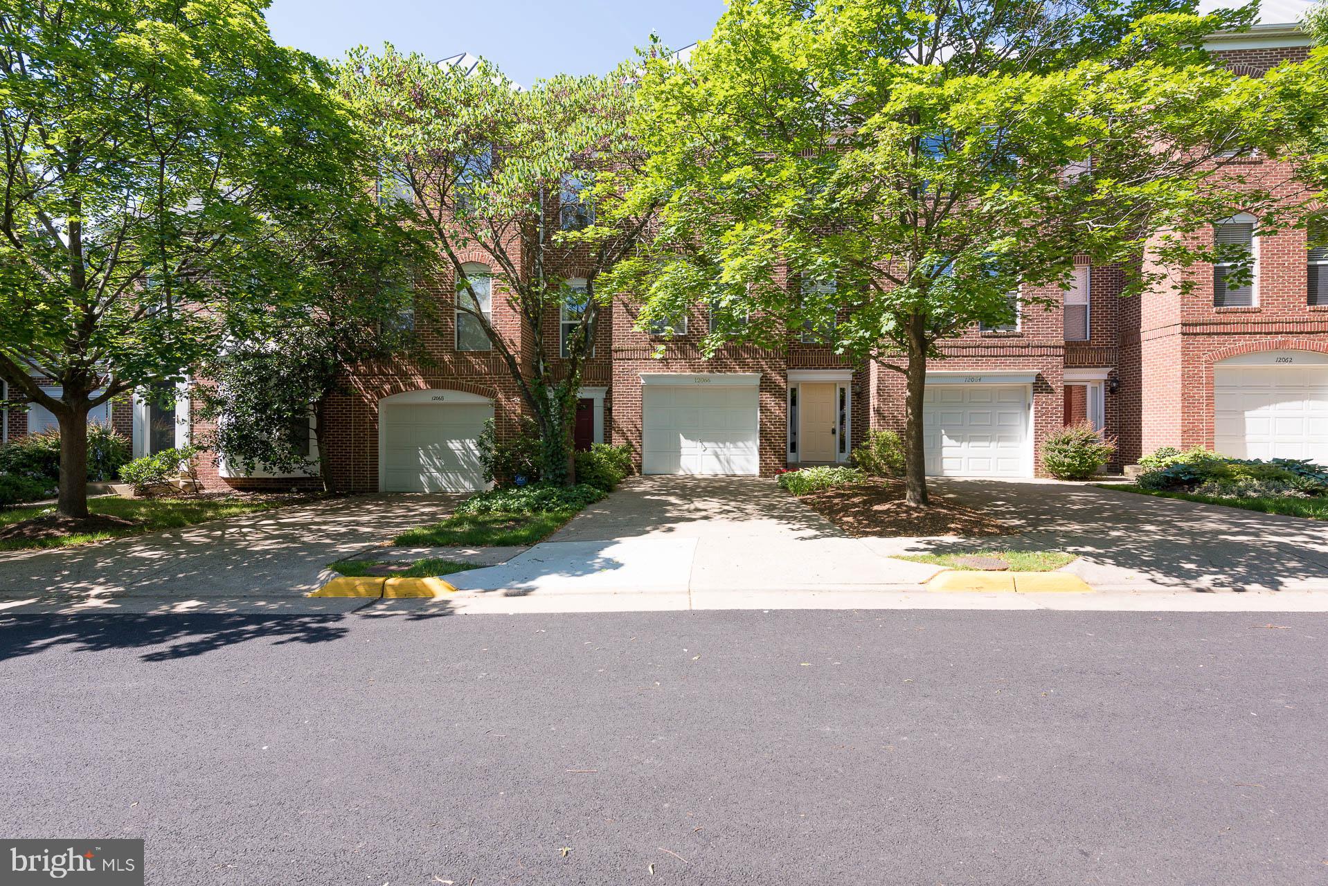 12066 Edgemere Circle Reston, VA 20190 - Photo 4 of 46