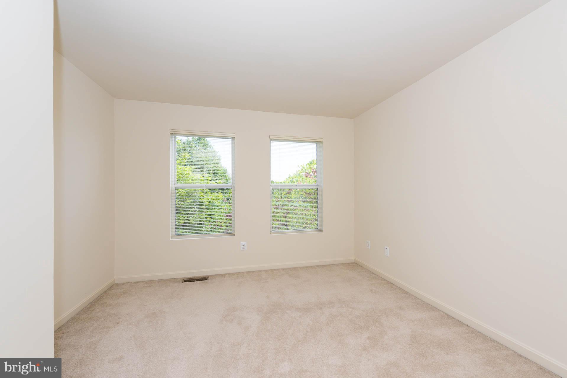 12066 Edgemere Circle Reston, VA 20190 - Photo 35 of 46