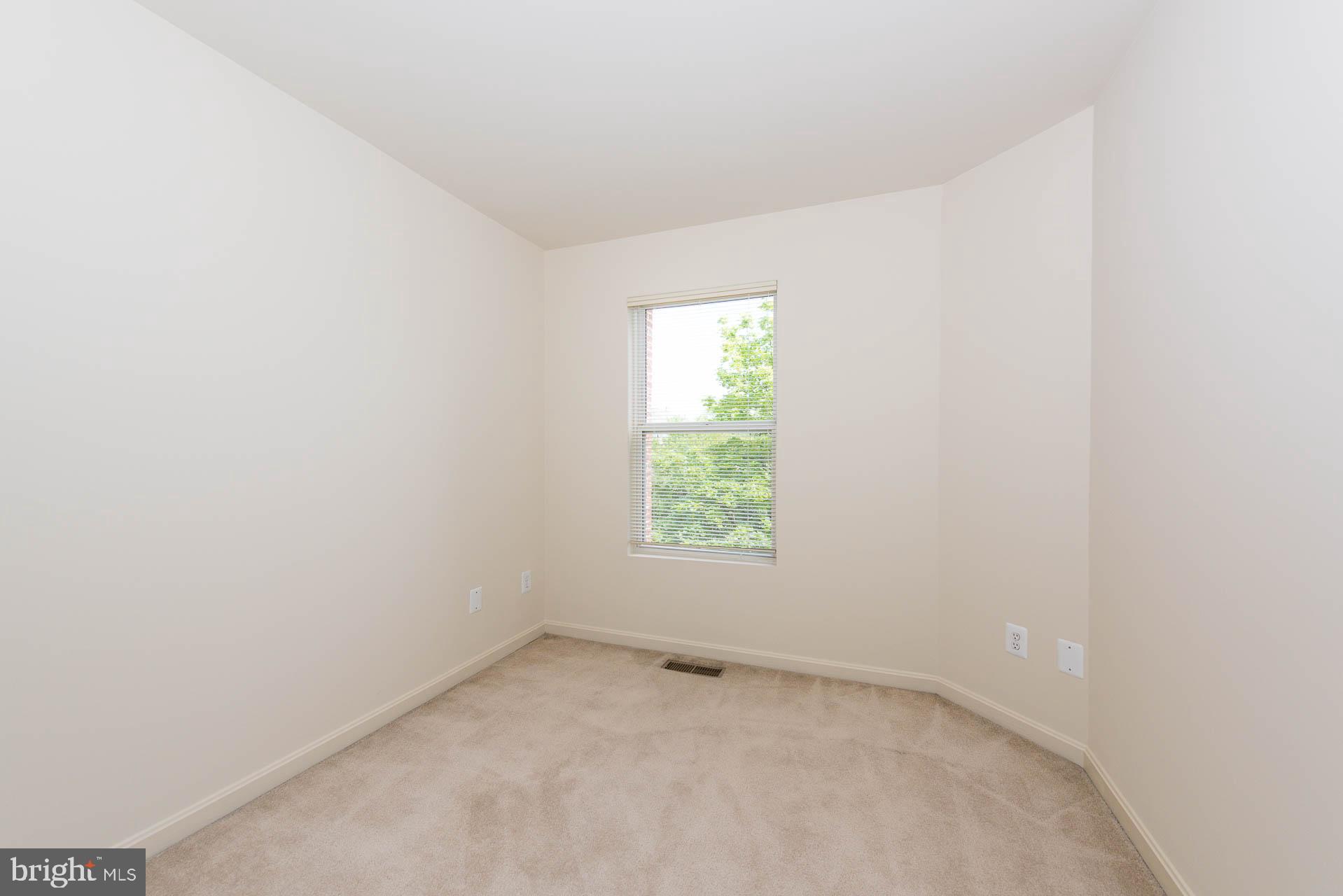 12066 Edgemere Circle Reston, VA 20190 - Photo 37 of 46