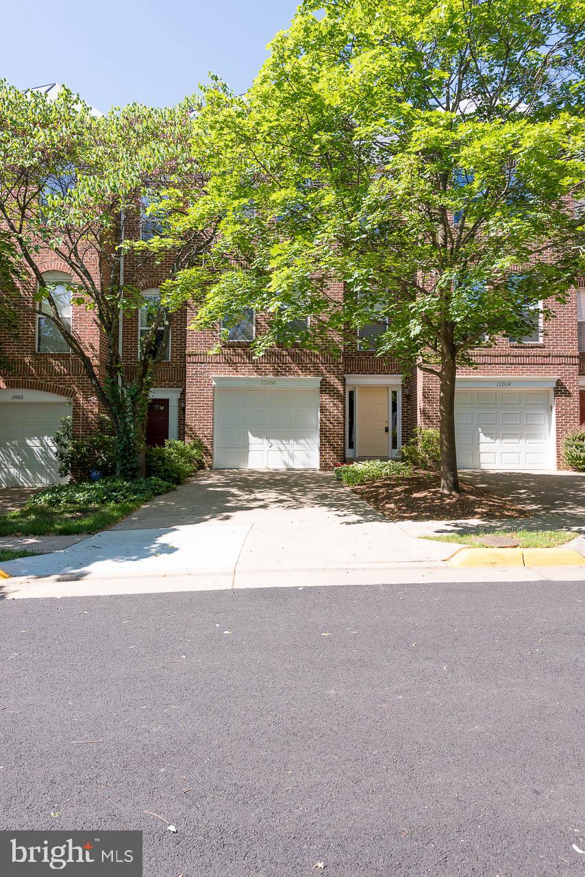 12066 Edgemere Circle Reston, VA 20190 - Photo 5 of 46