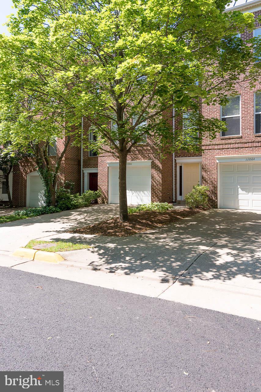 12066 Edgemere Circle Reston, VA 20190 - Photo 6 of 46