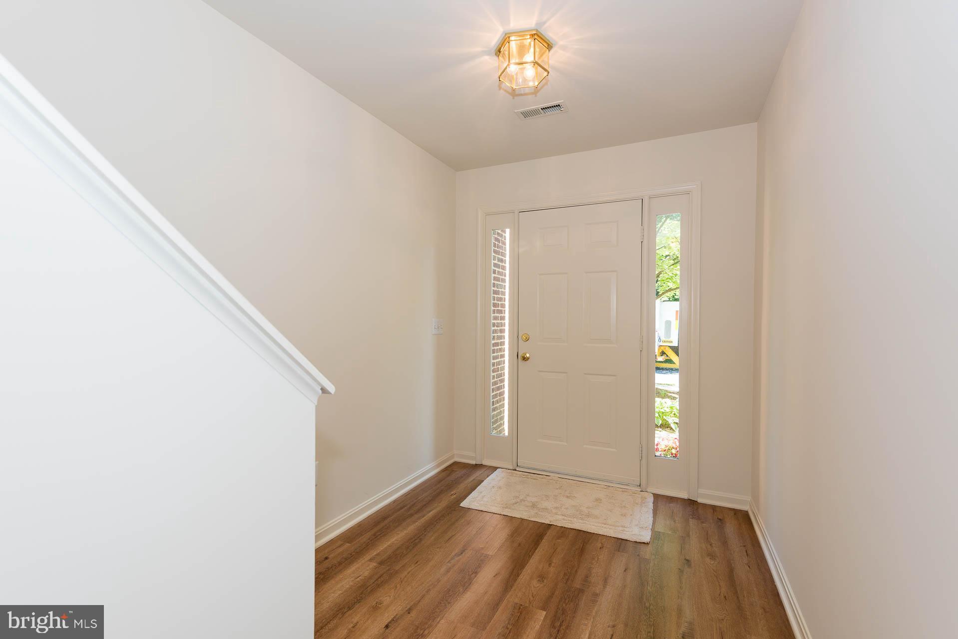 12066 Edgemere Circle Reston, VA 20190 - Photo 8 of 46