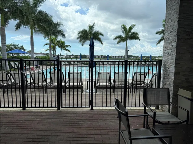 a view of outdoor space yard and porch