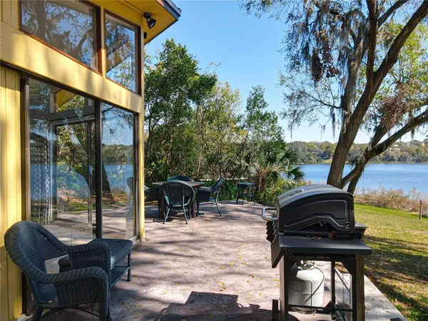 a view of a house with backyard and sitting area