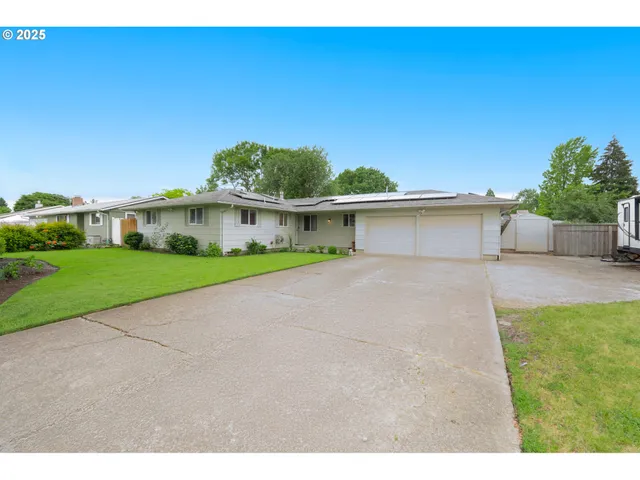 a view of an house with backyard space and balcony