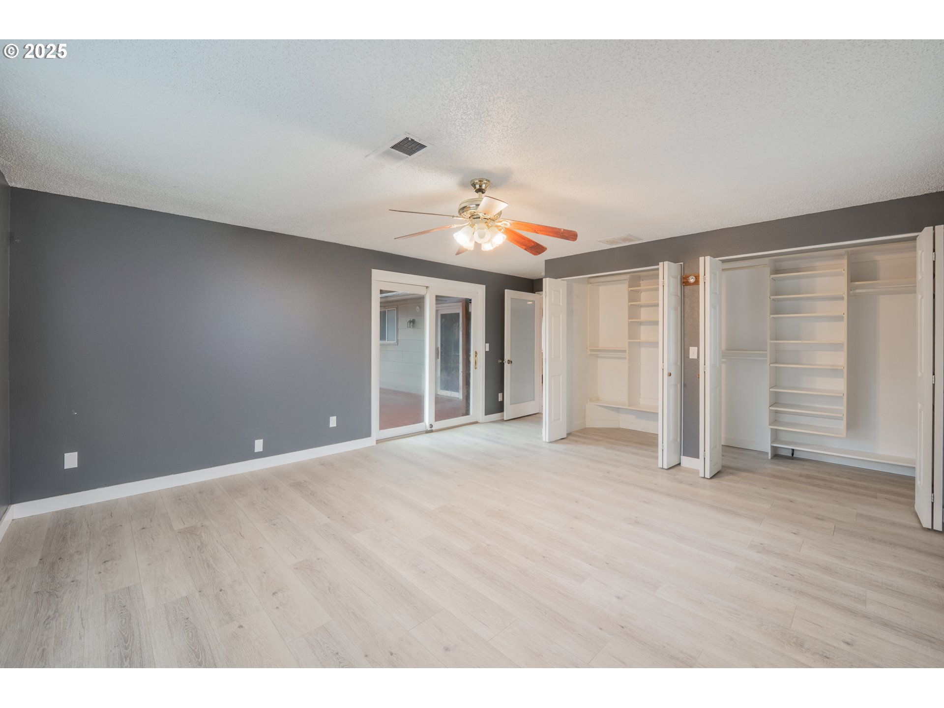 446 44th Avenue Southeast Salem, OR 97317 - Photo 4 of 37 a view of an empty room with a window