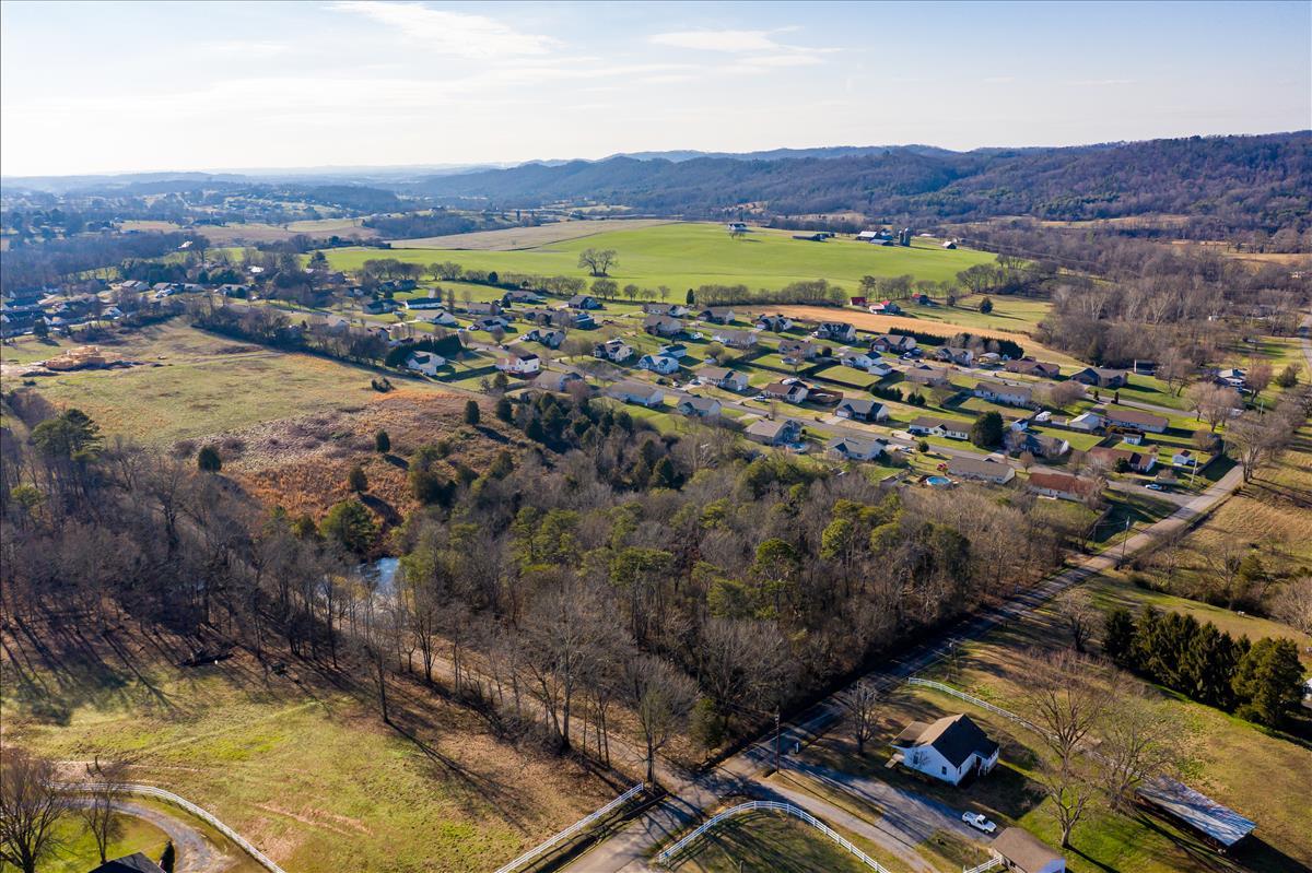 435 Keeble Road Maryville, TN 37804 - Photo 4 of 8 435-Keeble-St-Maryville-TN-4 (1)