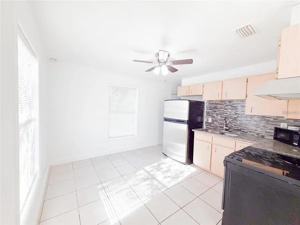 $1,800 | 407 West Bella Vista Street, Lakeland, FL 33805