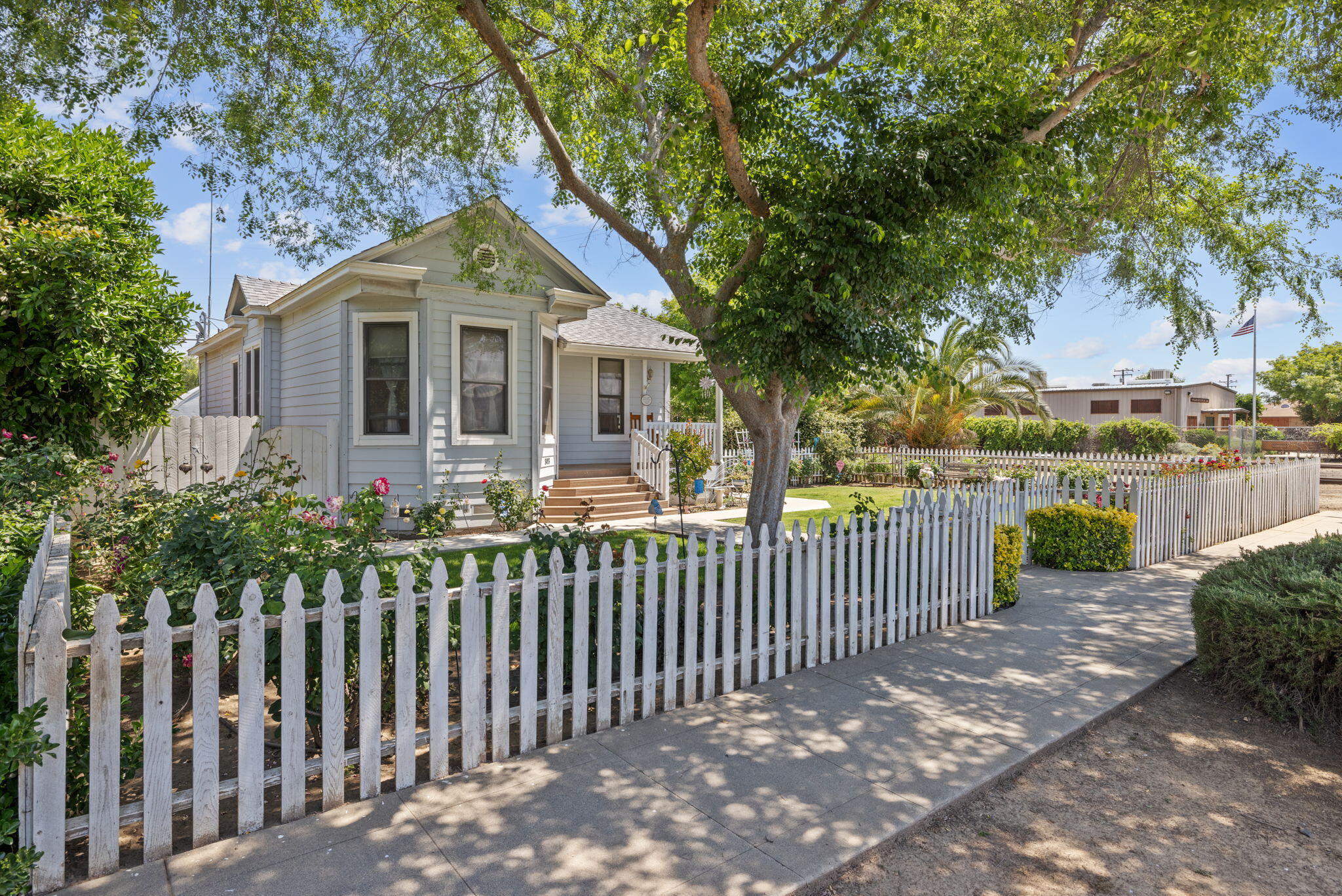 303 North E Street Exeter, CA 93221 - Photo 4 of 44