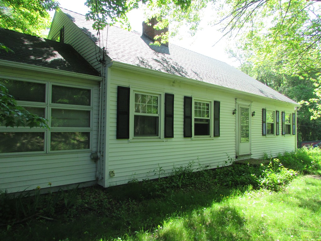 32 Locust Street Merrimac, MA 01860 - Photo 3 of 14 Gallery Image 3