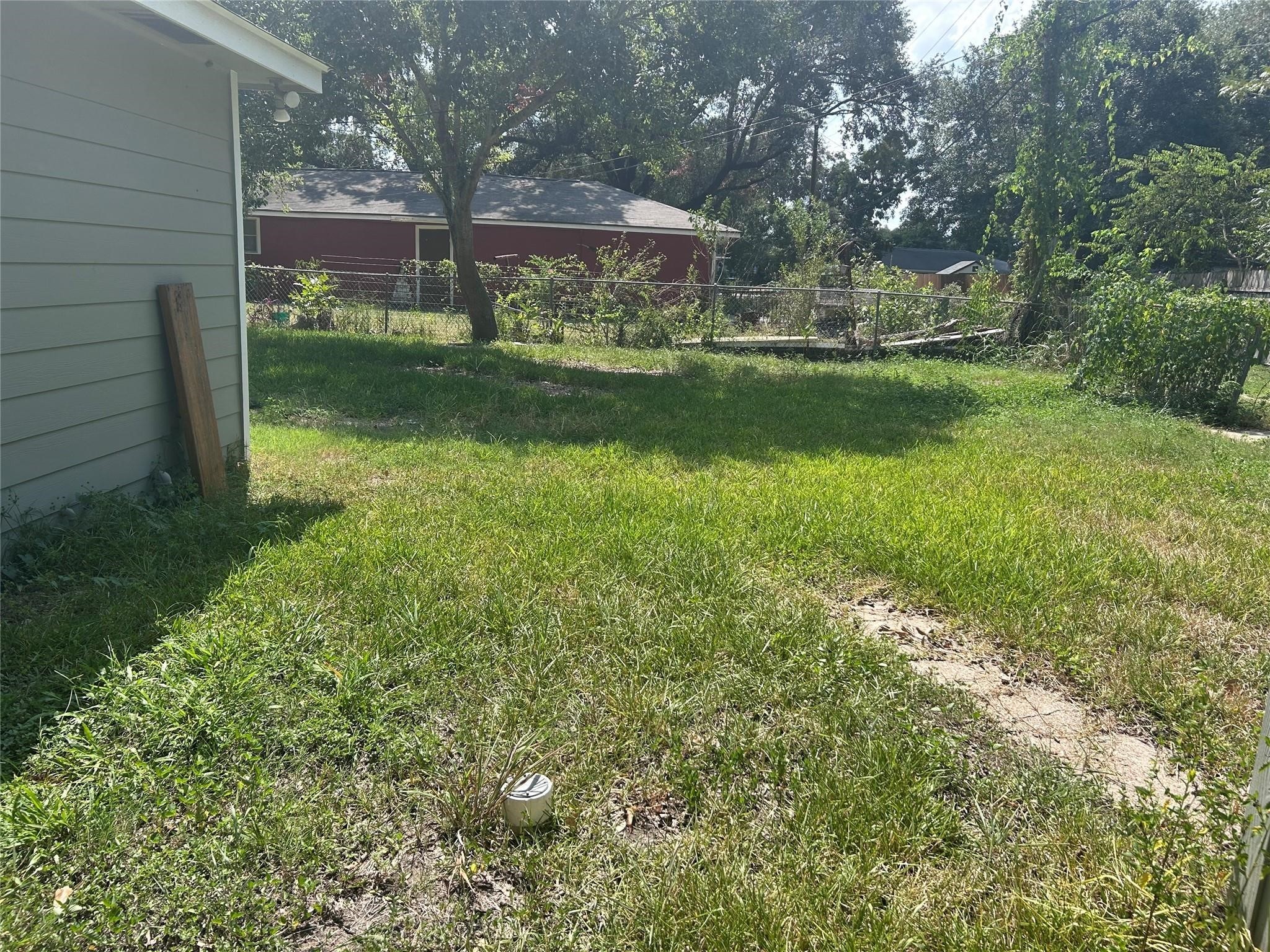 1212 Alamo Street Rosenberg, TX 77471 - Photo 29 of 34 a view of a back yard of the house