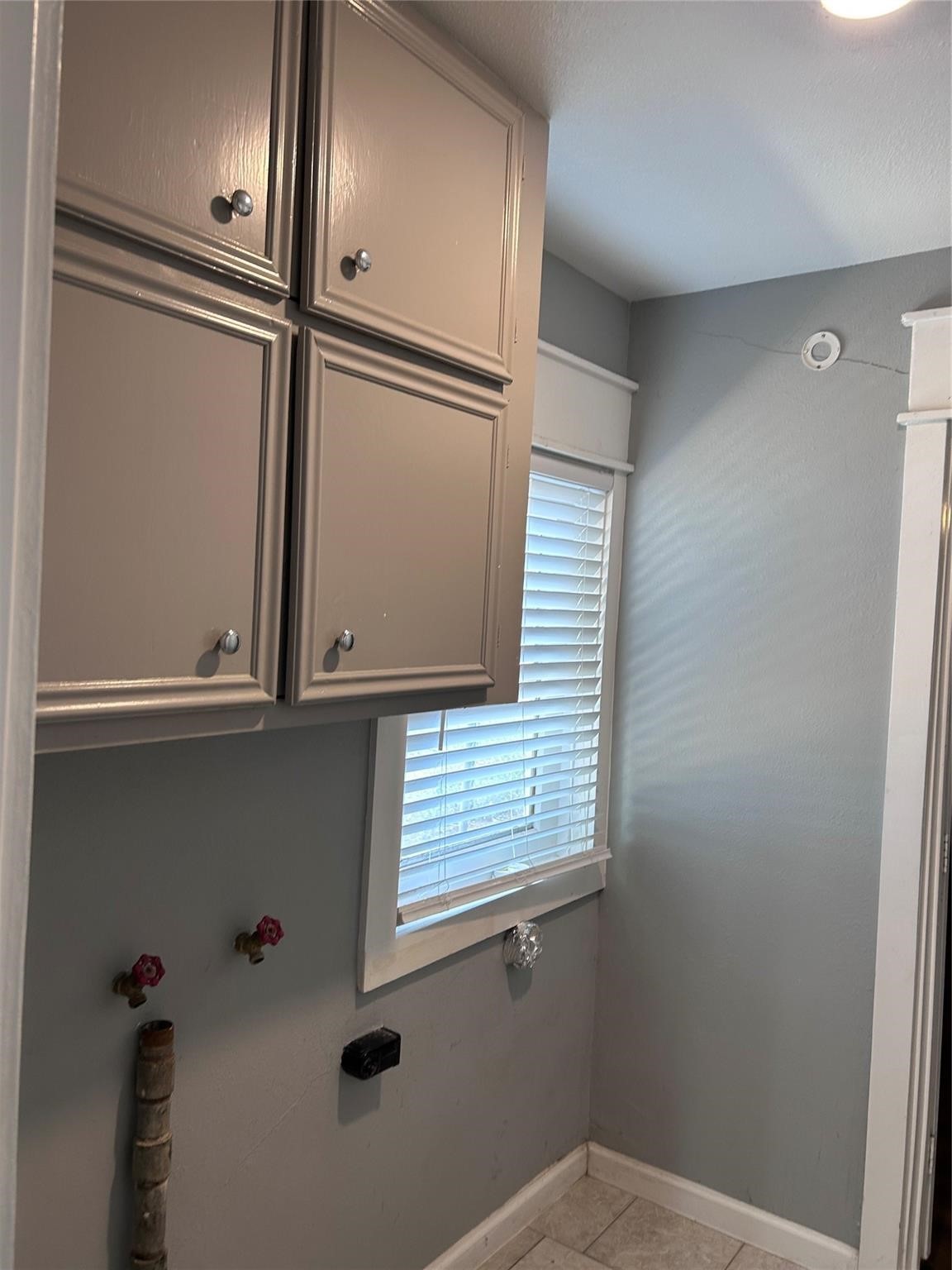 1212 Alamo Street Rosenberg, TX 77471 - Photo 10 of 34 a view of closet