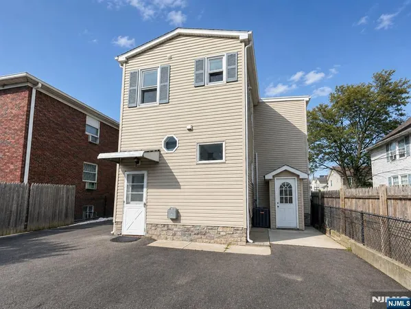 $2,650 | 27 Honiss Street, Unit 2, Belleville, NJ 07109