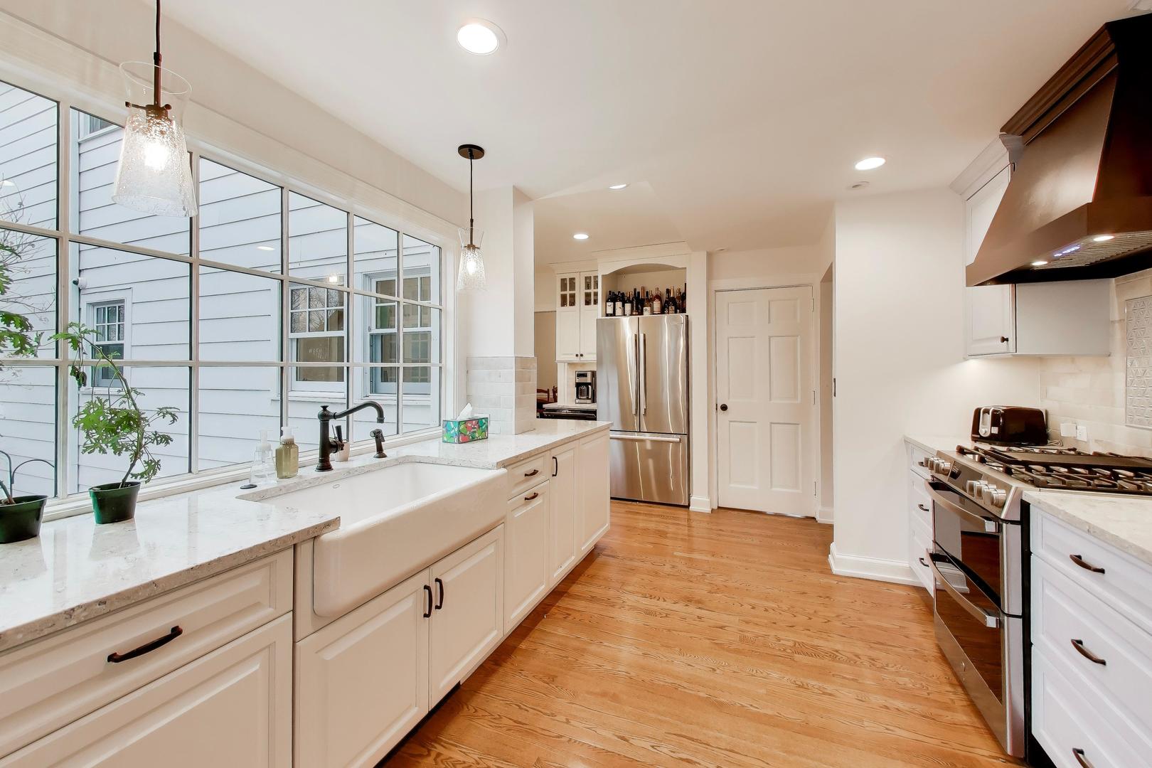 100 Arthur Street Park Ridge, IL 60068 - Photo 8 of 36 Gallery Image 8