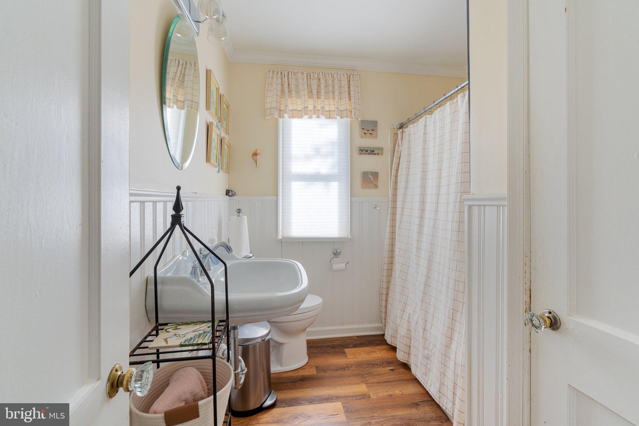 136 Gable Road Paoli, PA 19301 - Photo 24 of 38 Hall Bath with LVP and Tub Shower