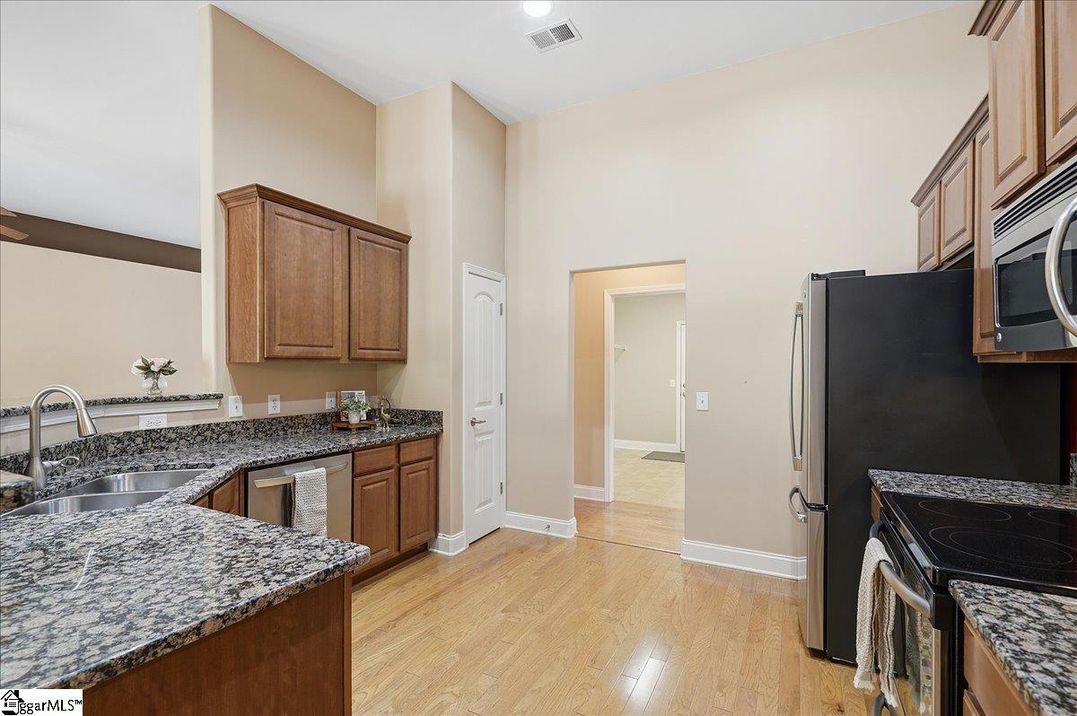 572 Ellsmere Way Moore, SC 29369 - Photo 8 of 33