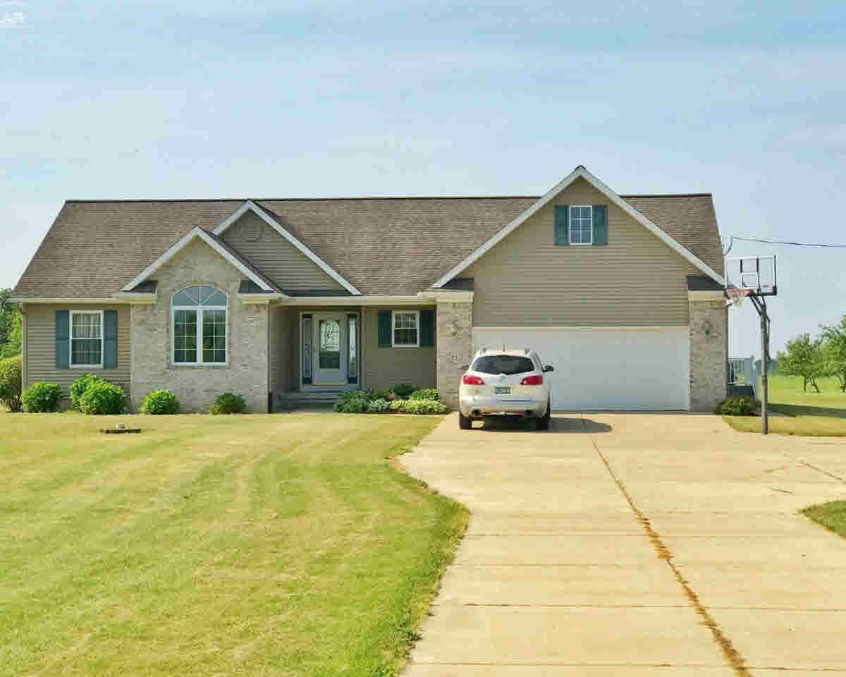 7482 Farrand Road Millington, MI 48746 - Photo 2 of 42 21308245-1.JPG