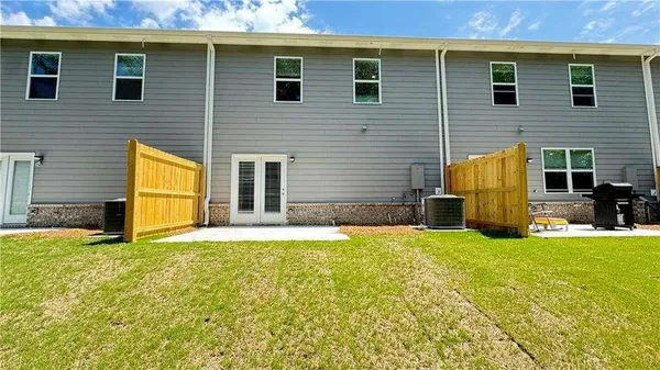 a view of a house with a backyard
