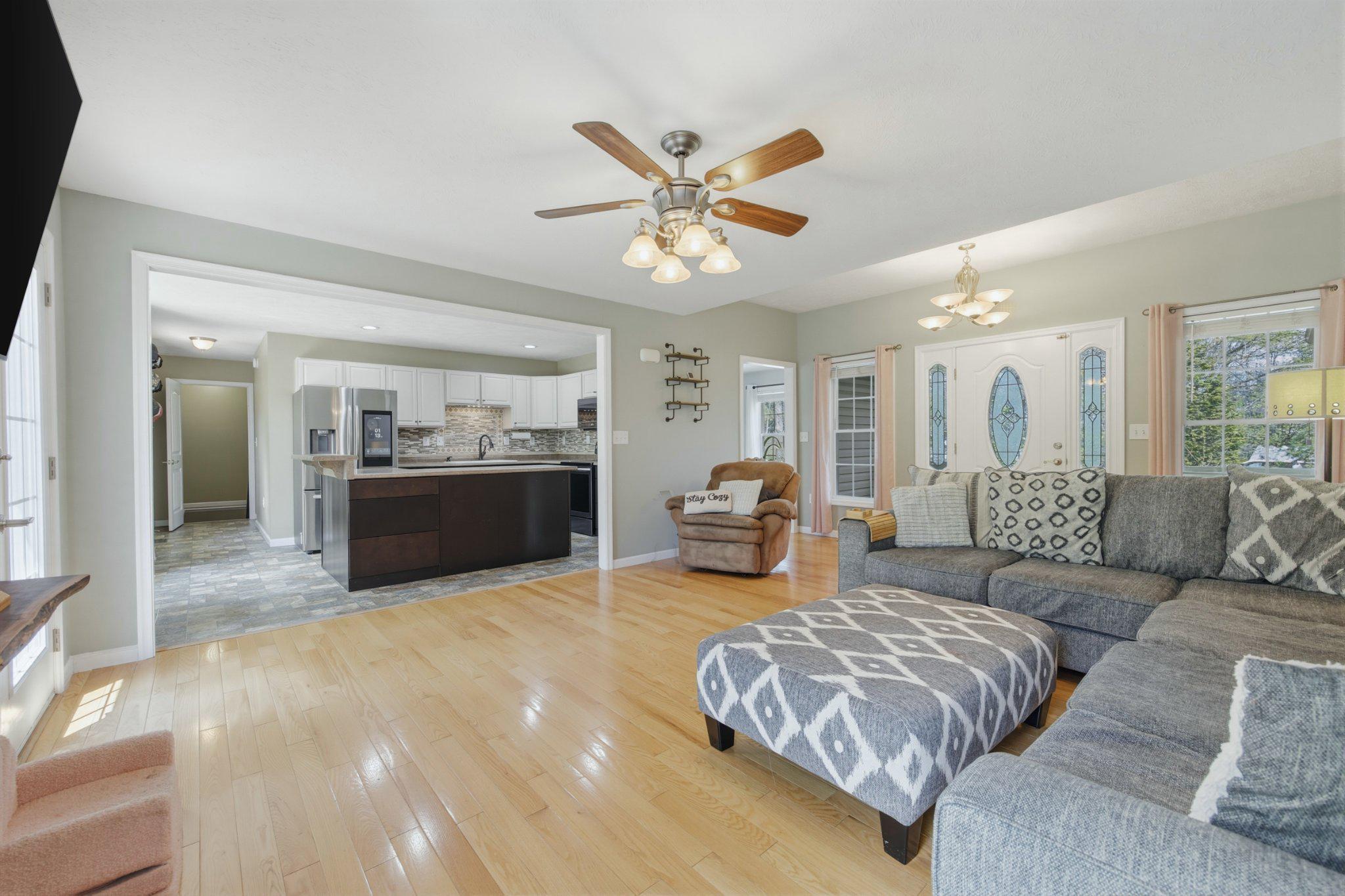 1034 Hepner Road Mount Jackson, VA 22842 - Photo 14 of 62 Living room