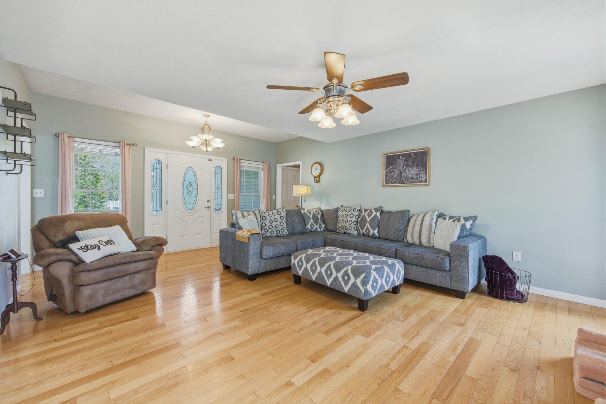 1034 Hepner Road Mount Jackson, VA 22842 - Photo 15 of 62 Living room