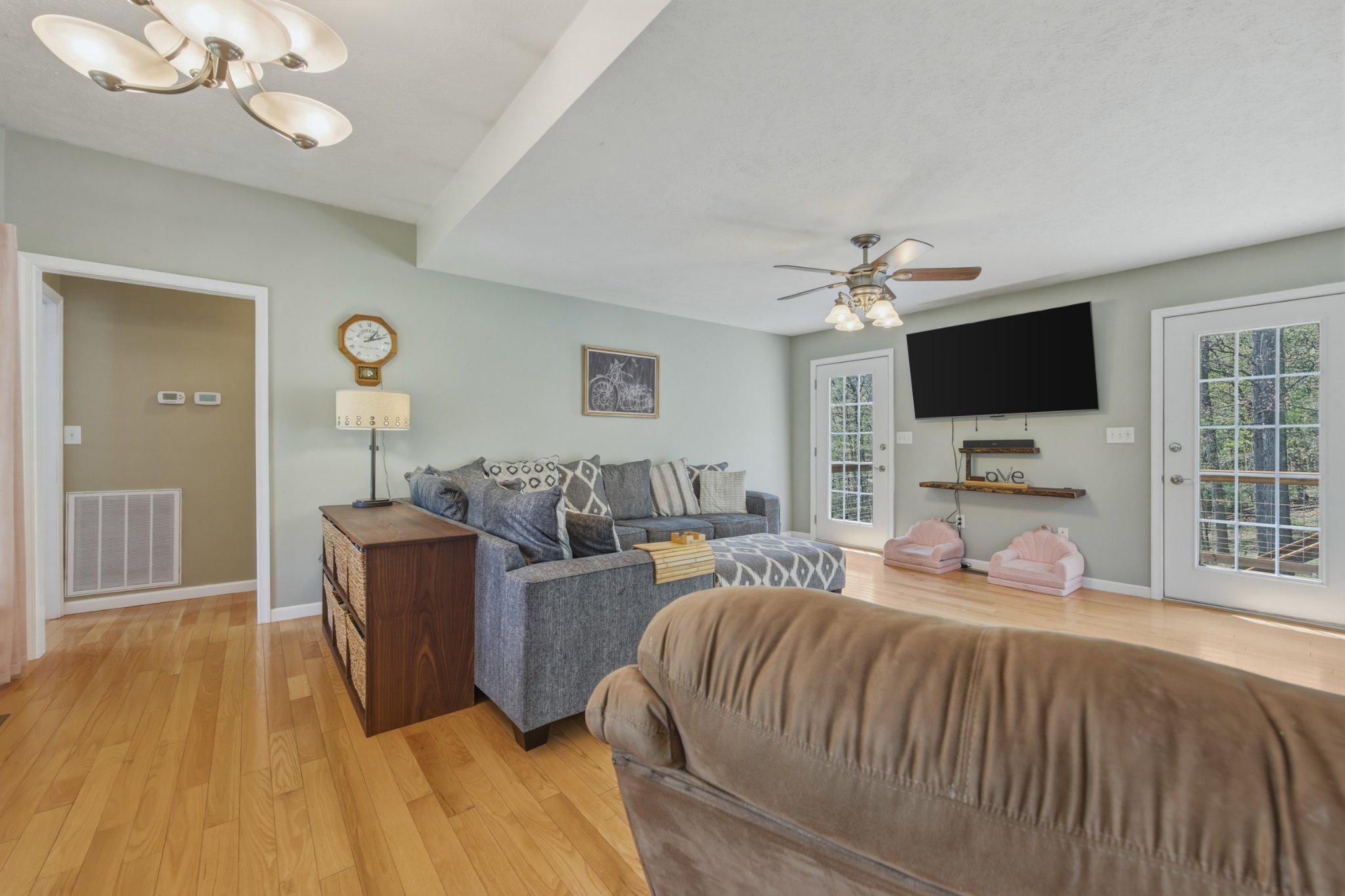 1034 Hepner Road Mount Jackson, VA 22842 - Photo 17 of 62 Living room