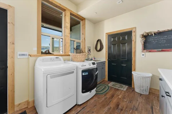 $4,200,000 | 56087 Highway 395, Davis Creek, CA 96108