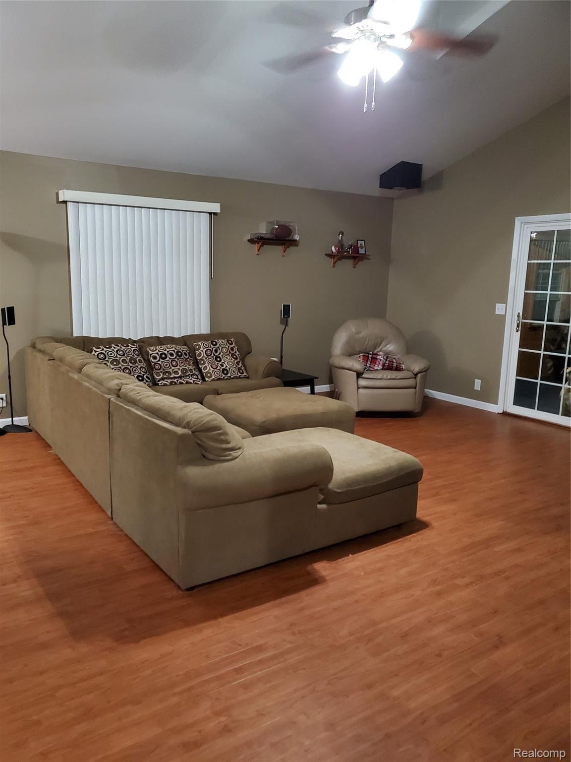 5362 North Vassar Road Flint, MI 48506 - Photo 17 of 34 20190916_210509.jpg