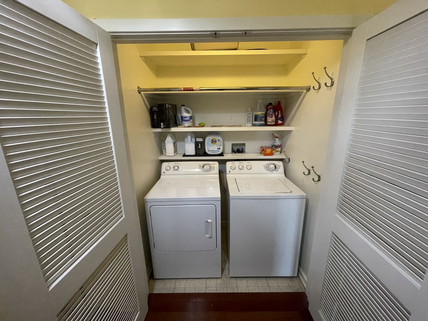520 South State Street, Unit 1201 Chicago, IL 60605 - Photo 41 of 46 a utility room with dryer and washer