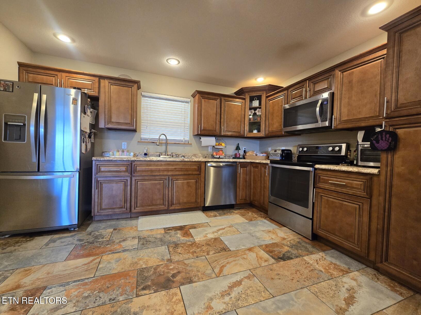 609 South Proctor Boulevard Oneida, TN 37841 - Photo 16 of 44 20260325_122520