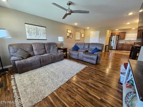 $255,000 | 609 South Proctor Boulevard, Oneida, TN 37841